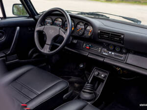 Image 29/45 of Porsche 911 Carrera 3.2 (1984)