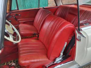Imagen 20/49 de Mercedes-Benz 250 SE (1966)