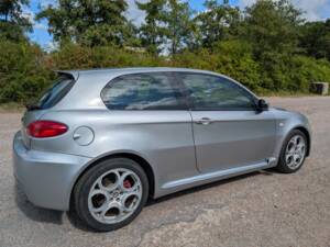 Image 7/111 of Alfa Romeo 147 3.2 GTA (2002)