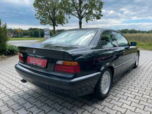 Immagine 8/20 di BMW 325i (1992)