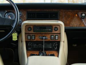 Image 49/50 of Daimler Double Six (1988)