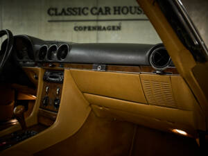 Image 63/99 of Mercedes-Benz 300 SL (1987)