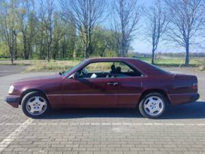 Image 3/5 of Mercedes-Benz 230 CE (1993)