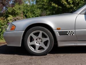 Image 16/50 of Mercedes-Benz SL 320 &quot;Mille Miglia&quot; (1995)