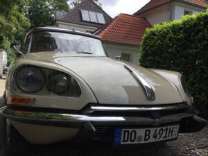 Image 42/82 de Citroën DS 20 (1974)