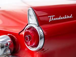Image 26/28 of Ford Thunderbird (1955)