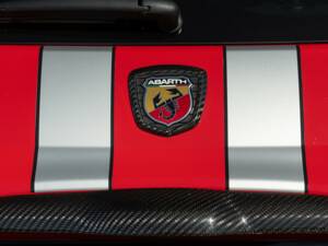 Image 32/50 de Abarth 695 «Tributo Ferrari» (2010)