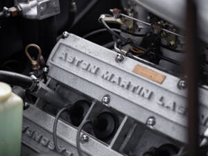 Image 21/45 of Aston Martin V8 Volante (1984)