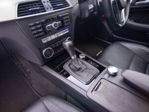 Image 15/25 of Mercedes-Benz C 63 AMG (2012)