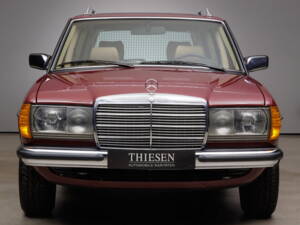 Image 3/50 of Mercedes-Benz 230 TE (1985)