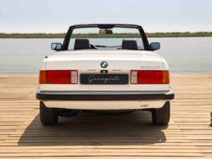 Image 28/70 of BMW 320i (1990)