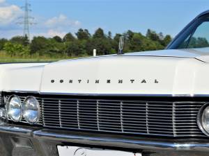 Image 34/50 of Lincoln Continental Convertible (1967)