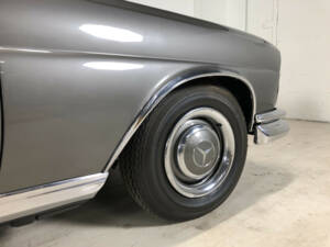 Image 11/30 of Mercedes-Benz 250 SE (1967)