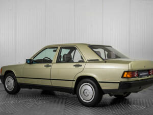 Imagen 6/50 de Mercedes-Benz 190 E (1986)