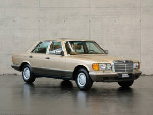 Image 3/24 of Mercedes-Benz 280 SE (1984)