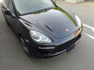 Bild 9/98 von Porsche Cayenne Turbo (2010)