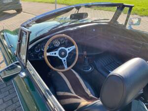 Image 14/17 of MG MGB (1979)