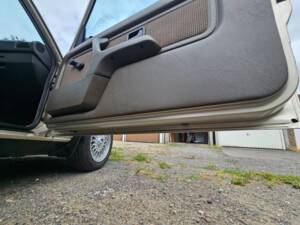 Imagen 11/14 de BMW 325i (1985)
