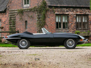 Image 5/50 de Jaguar E-Type (1967)