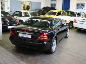 Immagine 14/44 di Mercedes-Benz SLK 230 Kompressor (2003)