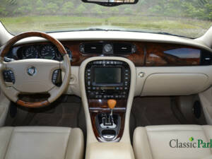 Image 13/50 of Jaguar XJ 8 3.5 (2003)