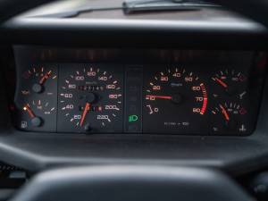 Image 28/37 de Peugeot 205 GTi 1.9 (1989)
