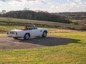 Image 41/42 of Aston Martin DB 6 Mk II Volante (1970)