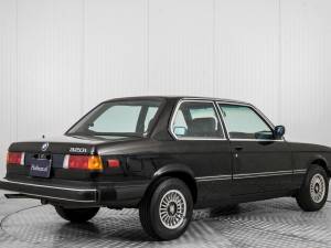 Imagen 2/50 de BMW 320i (1983)