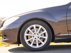 Image 21/67 of Mercedes-Benz CL 500 (2006)