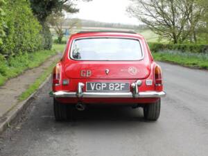 Image 5/16 of MG MGC GT (1968)