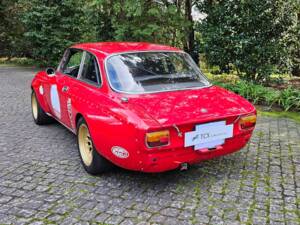 Image 6/19 of Alfa Romeo Giulia 1750 GT Am (1967)