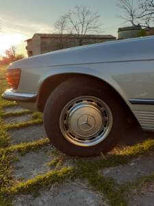 Image 3/19 de Mercedes-Benz 350 SLC (1972)