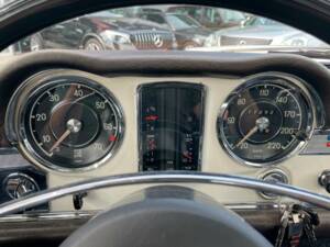 Image 17/20 of Mercedes-Benz 250 SL (1967)