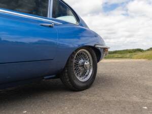 Image 8/50 of Jaguar E-Type (2+2) (1968)