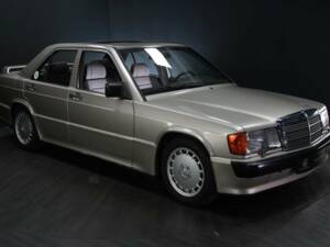 Image 7/30 of Mercedes-Benz 190 E 2.3-16 (1984)