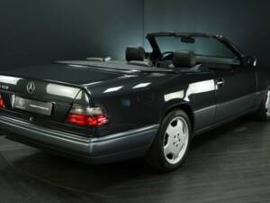 Immagine 2/30 di Mercedes-Benz E 320 (1997)