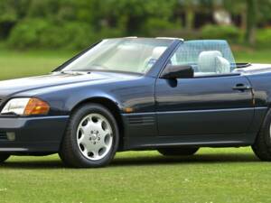 Image 2/50 of Mercedes-Benz SL 500 (1995)