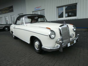 Immagine 1/29 di Mercedes-Benz 220 SE Cabriolet (1960)