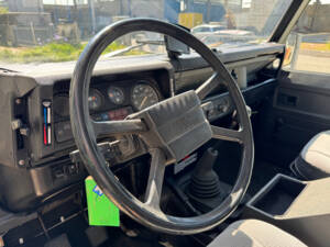 Image 14/38 of Land Rover 110 (1985)