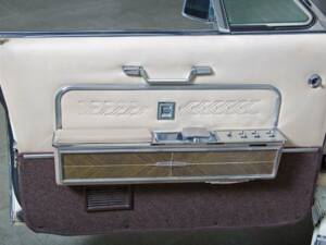 Image 10/20 of Lincoln Continental Convertible (1966)