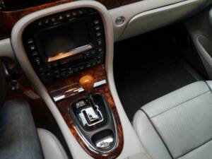 Immagine 9/50 di Jaguar XJ 8 4.2 (2008)