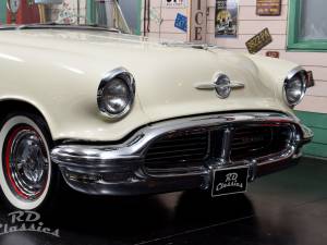 Image 33/50 of Oldsmobile 98 Starfire (1956)