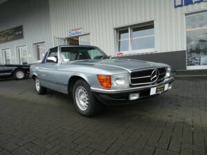 Image 1/26 of Mercedes-Benz 380 SL (1983)