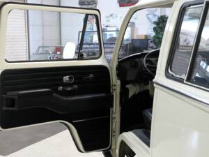 Bild 24/26 von Volkswagen T2a Kleinbus L (1971)