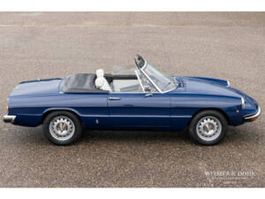 Image 3/33 of Alfa Romeo 1600 Spider (1975)