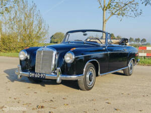 Immagine 6/49 di Mercedes-Benz 220 S Cabriolet (1958)