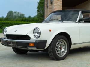 Image 17/50 of FIAT Spider 2000 Pininfarina 50th Anniversary Edition (1981)