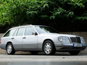 Image 1/75 of Mercedes-Benz E 280 T (1994)