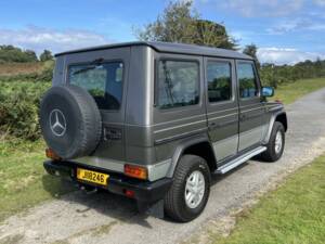 Immagine 3/11 di Mercedes-Benz 300 GE (LWB) (1991)