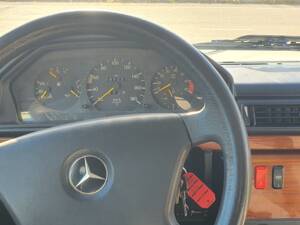 Image 19/28 of Mercedes-Benz 230 GE (SWB) (1993)